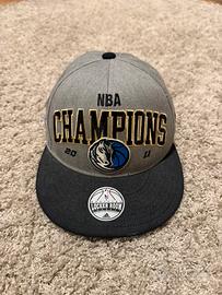 Cappello orginale NBA Champions 2011 con adesivi