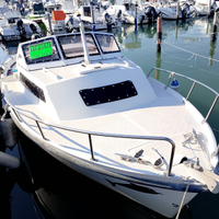 Gozzo cabinato off mare