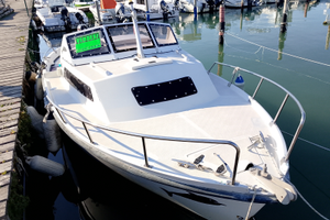 Gozzo cabinato off mare