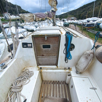 Barca a vela cabinata