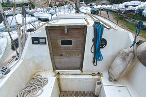 Barca a vela cabinata