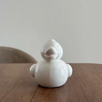 Paperella in porcellana di Capodimonte bianca sopr