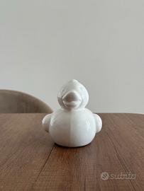 Paperella in porcellana di Capodimonte bianca sopr