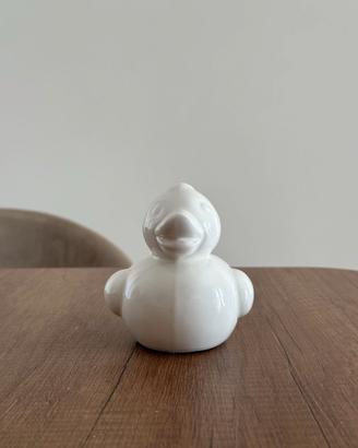 Paperella in porcellana di Capodimonte bianca sopr