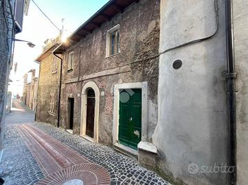 CASA SEMINDIPENDENTE A MOROLO