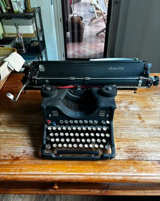 Macchina da scrivere Olivetti M40