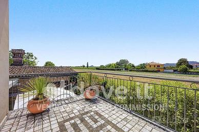 Casa indipendente di 320 m² con più di 5 locali e 