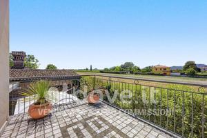 Casa indipendente di 320 m² con più di 5 locali e 