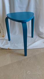 Sgabello blu a Siracusa