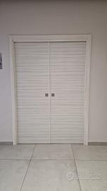 Scrigno con porte scorrevoli