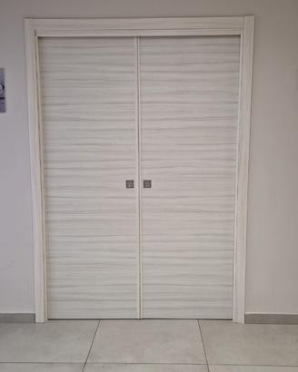Scrigno con porte scorrevoli