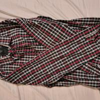 Camicia GUESS a quadri rossi, neri e bianchi, tagl