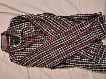 Camicia GUESS a quadri rossi, neri e bianchi, tagl