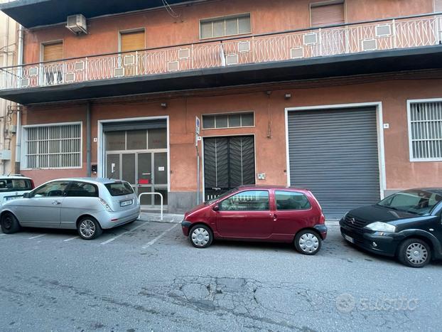 Acireale centro, bottega + servizi, fronte strada