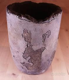 vecchio crogiolo da fonderia vaso