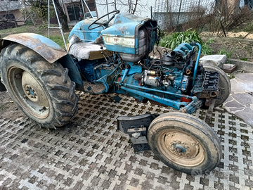 Trattore Ford Super Dexta 3000 A