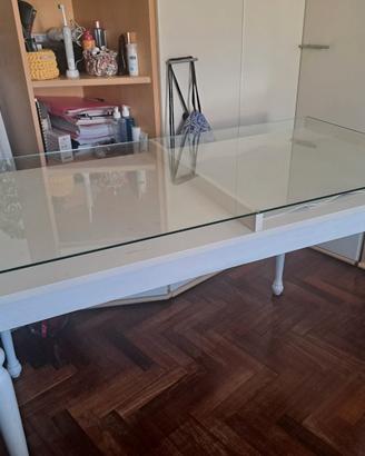 Scrivania con piano in vetro