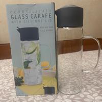Caraffa in vetro con coperchio in silicone