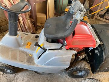 Tagliaerba per prato o terreni