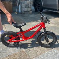 bicicletta rossa bimbo