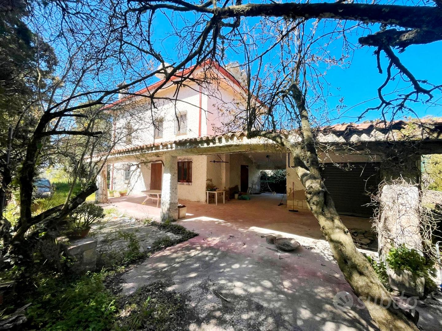 Villa indipendente con ampio terreno