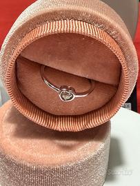 Anello Argento taglio a cuore e Moissanite