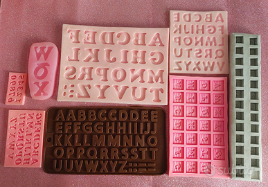 Stampi di alfabeti e numeri