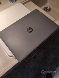 Notebook HP caratteristiche tecniche in foto.