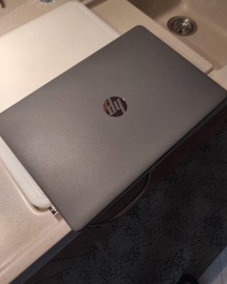 Notebook HP caratteristiche tecniche in foto.