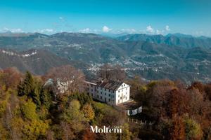 Villa di 1660 m² a Carenno