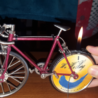 Modellino bici da corsa con accendino vintage