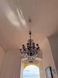 Elegante lampadario in ottone con gocce di cristal