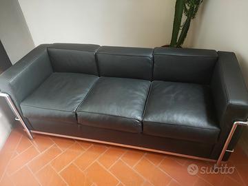Divano Cassina LC2 3 posti in pelle nera