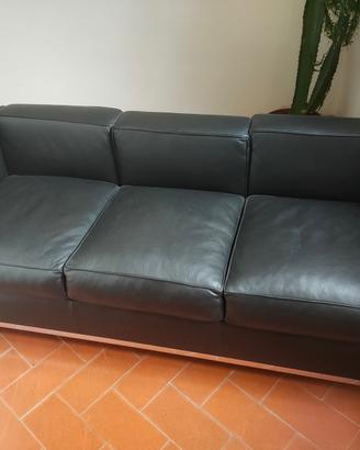 Divano Cassina LC2 3 posti in pelle nera