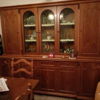 Vetrina Sala con Tavolo e Sedie Stile Classico