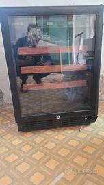 cappa Elica in vetro e frigorifero cantina indel 