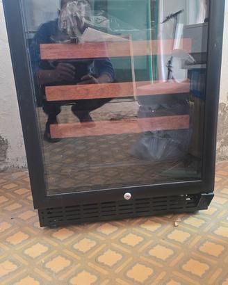 cappa Elica in vetro e frigorifero cantina indel 