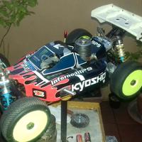 Buggy a scoppio radiocomandato in scala 1:8