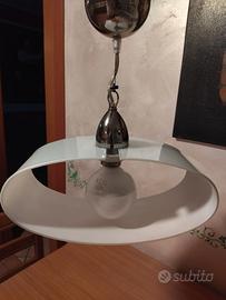 Lampadario moderno a sospensione  in vetro bianco 