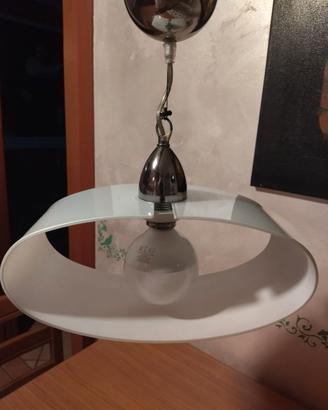 Lampadario moderno a sospensione  in vetro bianco 