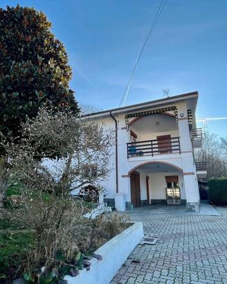Villa di 417 m² con più di 5 locali e box auto dop