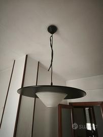 Lampadario in buono stato . 