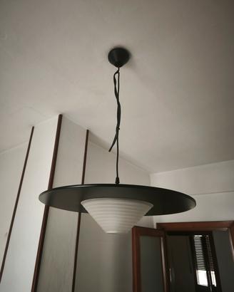 Lampadario in buono stato . 