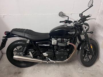 Triumph Street Twin 900, solo 8898 KM