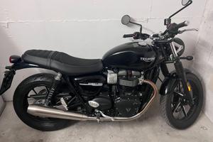 Triumph Street Twin 900, solo 8898 KM