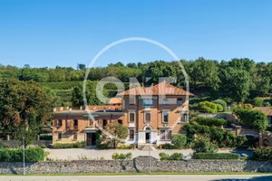 Villa di 1500 m² con più di 5 locali e box auto do