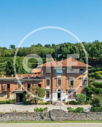 Villa di 1500 m² con più di 5 locali e box auto do