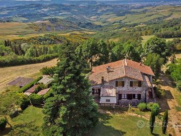 Rustico / Casale di 240 m² con più di 5 locali e b