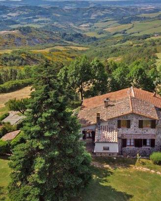Rustico / Casale di 240 m² con più di 5 locali e b