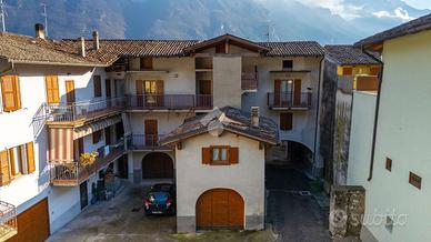 CASA DI CORTE A AVIO